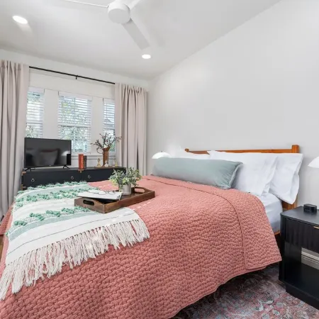 Luxury Downtown with Parking Near Wec Springs, Forest and Santos Trailhead