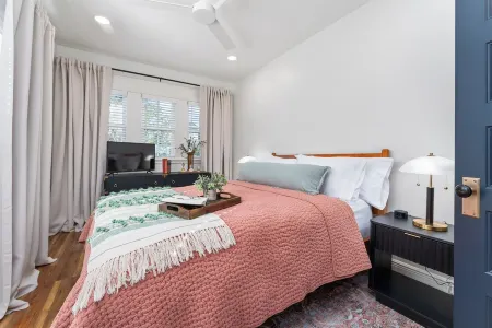 Luxury Downtown with Parking Near Wec Springs, Forest and Santos Trailhead