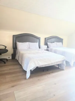 Spacious 5-bedroom house in brilliant Cincinnati with WiFi, AC