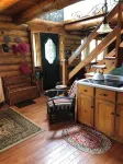 4 Season/4 bedroom  Log Home in Southampton. Walking distance to downtown/beach