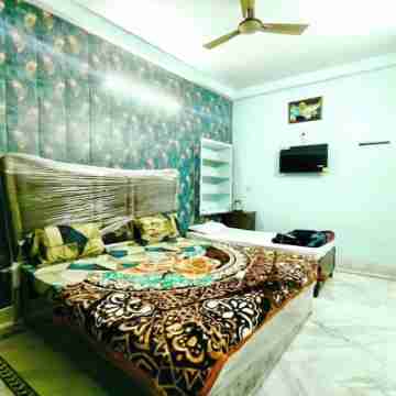 100m from Ganges River & Dasashwamedh Ghat, 1-Bedroom  in Varanasi with AC, WiFi Rooms