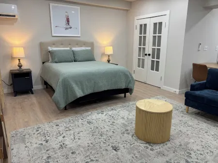 New private and modern suite 1/1 pet friendly