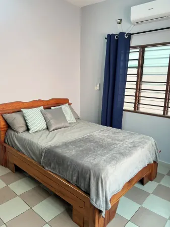 3-Bedroom Holiday Home - La Casa Cotonou Отели рядом с достопримечательностью «Kiddo Land»