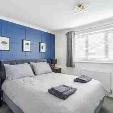 Stunning Modern House In Coventry Rooms