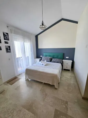 Seaview penthouse, Exclusive Penthouse with Panoramic Terrace and Beach 3 Minutes Away Отели рядом с достопримечательностью «Marina De La Duquesa»