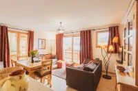 Attractive 3 Bedroom Apartment with South Facing Balcony, Close to Piste