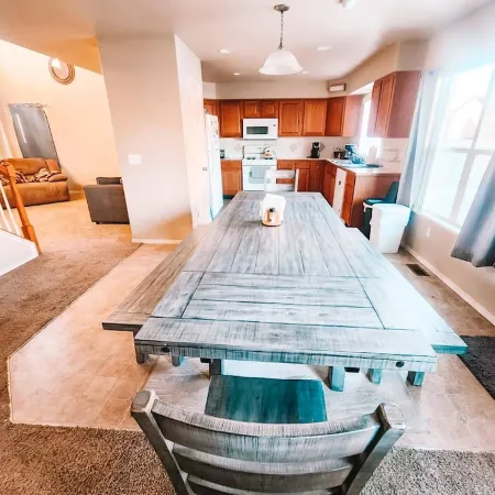 Hot Tub, King Beds, Pet Friendly Close to I25
