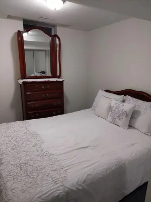 Newly Renovated 1 BDRM Guest Suite
