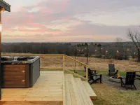 Wellness Retreat with Hot Tub, Gym, Cold Plunge, Office Hotels in Callicoon