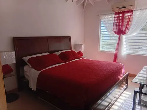 Charming 2-bedroom house with WiFi, AC in amazing Cane Garden Bay