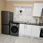 Welcoming cottage with WiFi  just close to Mall of Africa