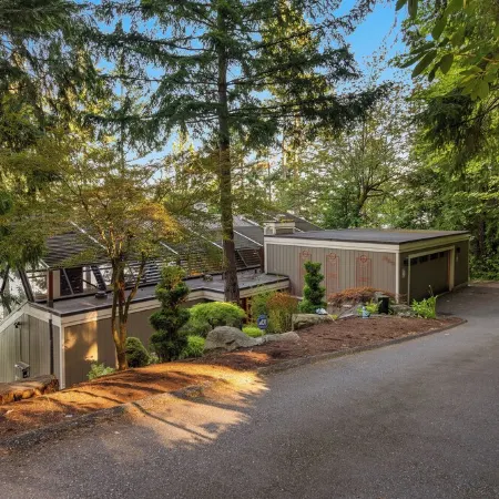 Lake front Glass house with Private Dock/Lake access/Kayak/Paddle board Отели в г. Редмонд