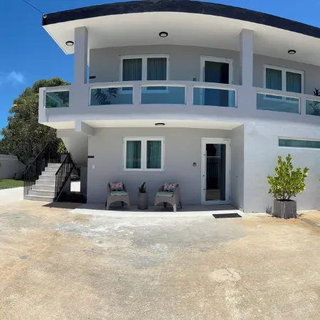 Luxury Private Villa with Pool, Basketball Court & 6 Bedrooms – Sleeps 14!