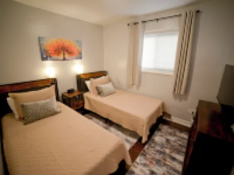 Grade A Working Class Safe Neighborhood 3Br up to 6 Guests. Updated & Best Price Hotels in Burbank