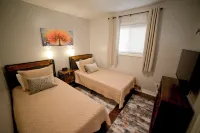 Grade A Working Class Safe Neighborhood 3Br up to 6 Guests. Updated & Best Price Hotel a Burbank