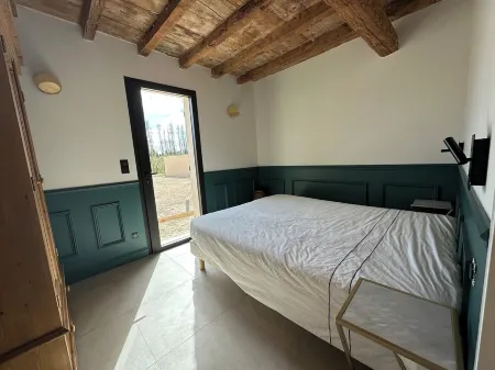 MAS PROVENCE SWIMMING POOL 7 BEDROOMS 7 BATHROOMS for 20 PERS and open-air cinema