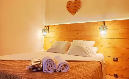 Love and bubbles : Private Jacuzzi x1f6c1; 5 min walk from the heart of town x1f3eb; Отели в г. Пезена