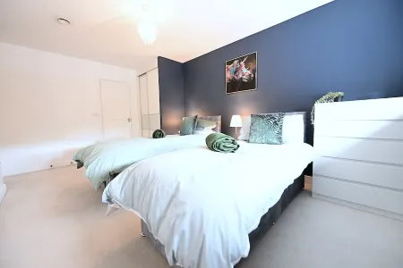 Large 2 BR Flat High Spec Free Parking - Perfect for Contractors Отели в г. Фарнборо