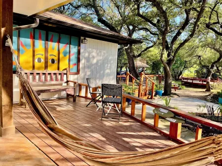 Lake Travis Home, waterfront property, 4 bed 3 bath, Austin Отели в г. Гудзон Бенд