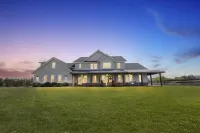 Modern Farmhouse Three Bears Getaway