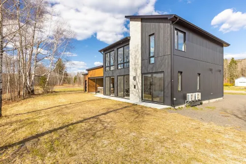 Chalet Le Panoramique Avec spa Hotels in Trois-Rives