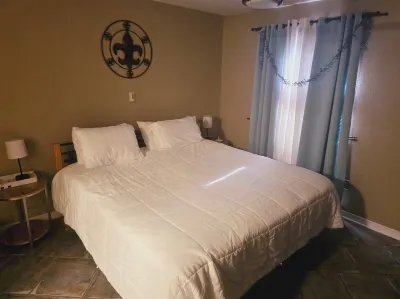 3bd/2ba Spacious Home in Safe Area! Walk to the Lake and Only Minutes from NOLA Hotels near Sena Mall