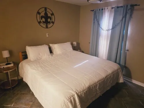 3bd/2ba Spacious Home in Safe Area! Walk to the Lake and Only Minutes from NOLA