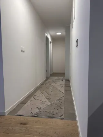 Stylish 2-Bedroom Sarajevo Retreat: Private Baths & Panoramic Views Отели рядом с достопримечательностью «Vrelo Bosne»