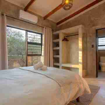 Pillows. Luxury Safari Villa - Kruger National Park Rooms