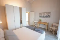 Apartment with a balcony overlooking the harbor Hotels in Salo