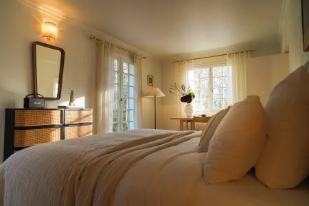 Chic country house with swimming pool in the Rambouillet forest Chevreuse Valley