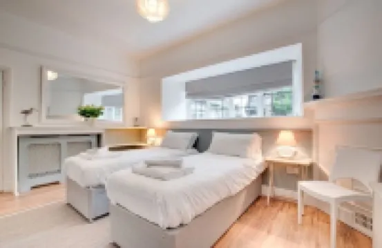 Luxurious apartment at Pickwell Manor with large amount of space for 9 people