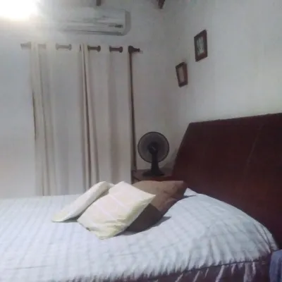 Chalet indept, amplio, acogedor,  hermoso jardin Aire C wifi,  espa.xcocinar. Hotels in der Nähe von Barrio Sucre Park