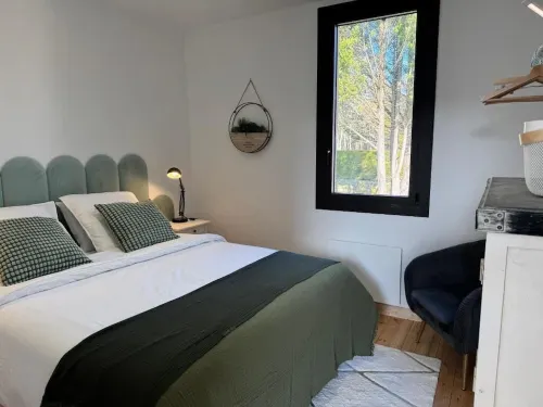 L'Escapade d'émilion just a stone's throw from Branne (6kms) and St Émilion (11kms) Hotels in Naujan-et-Postiac