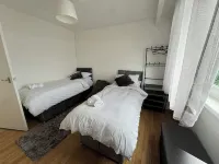 Tranquil Top-Floor Family Haven! Các khách sạn gần Glamping