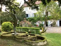 Your own private paradise of charm, elegance and activity. Hotels in Buffard