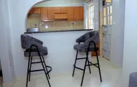 Lovely 3 bedroom apartment, with wifi , free parking and Netflix Hotels in Kisii