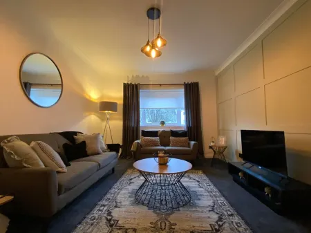 Modern 3 bedroom fully equipt apartment in Hamilton Отели рядом с достопримечательностью «Hamilton Water Palace»