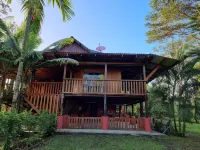 Río Celeste Rustic House located on a farm and surrounded by nature