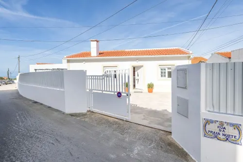 Assenta Beach House - 2 bedroom house with patio