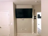 10 min away from airport.