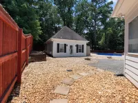 Welcome to Pool Azul! Guest House & Pool. Two King Size Beds. Hotels in Suwanee