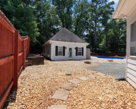 Welcome to Pool Azul! Guest House & Pool. Two King Size Beds. スワニーのホテル