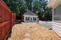 Welcome to Pool Azul! Guest House & Pool. Two King Size Beds. Hotels in Suwanee