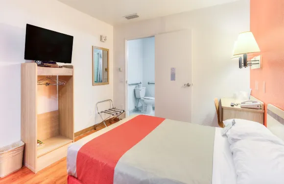 波特蘭南6號汽車旅館 - 奧斯威戈湖 - 提加