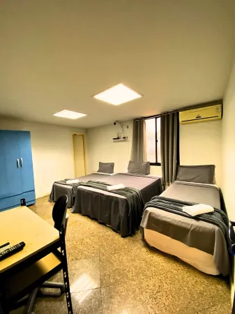 M.E.C Office Hostel Отели рядом с достопримечательностью «Praia de Charitas»