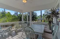 Sunrise Seaclusion at Summer Camp. Pet Friendly, Community Pool, Beach Access.