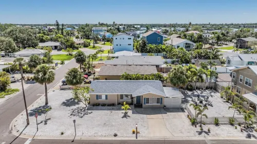 Steps to Beach, Kid-Friendly, 4 Bed, 2 Baths in Indian Rocks Beach, King Suite