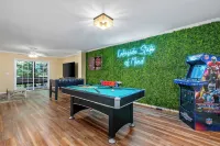 Lakefront Treehouse Retreat Minutes from Clemson University!