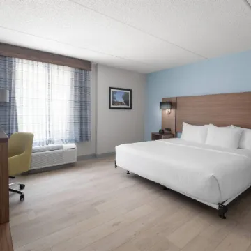 La Quinta Inn & Suites by Wyndham Raleigh Cary